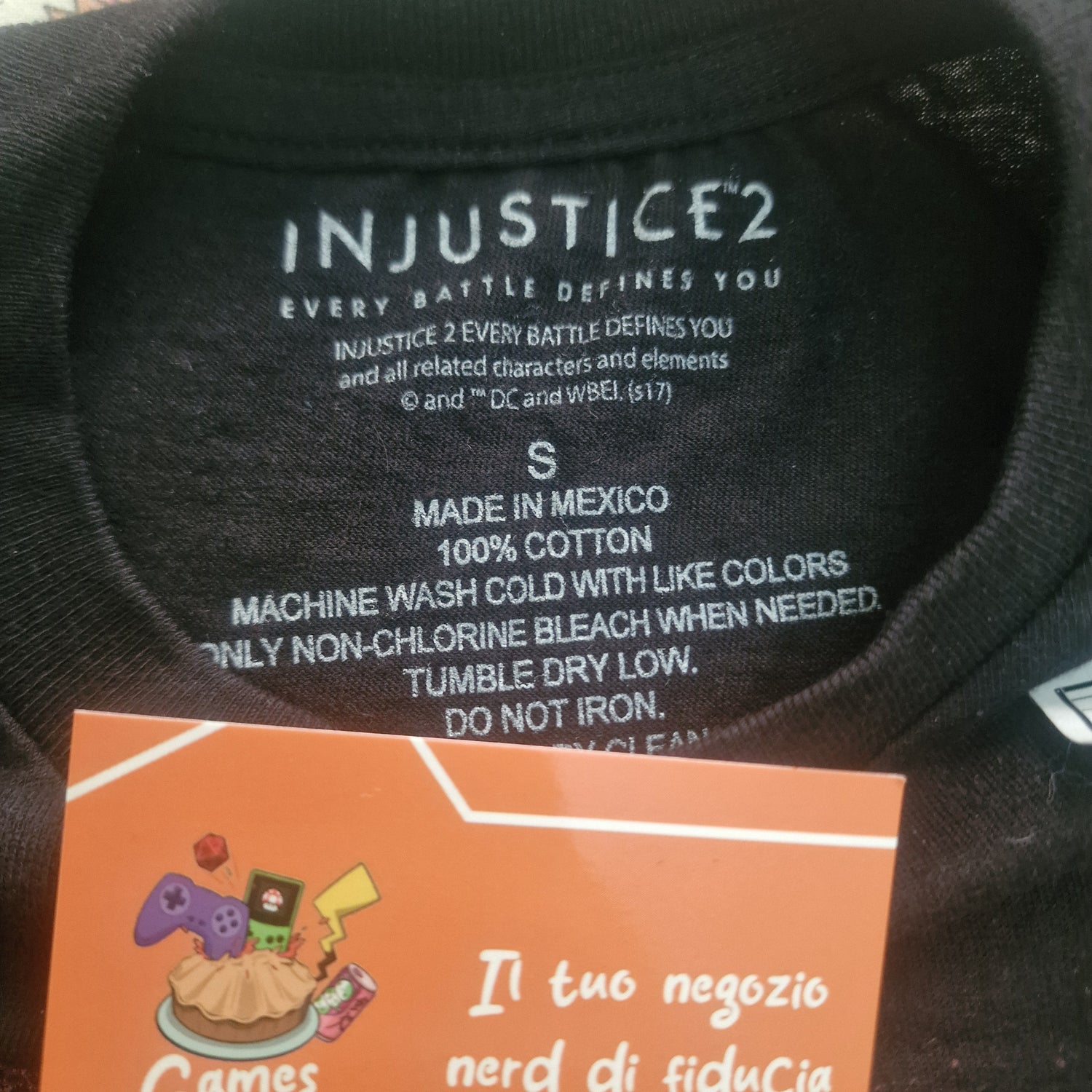 T-Shirt Injustice 2 DC Comics Batman Harley Quinn Loot Crate Maglietta S Nera